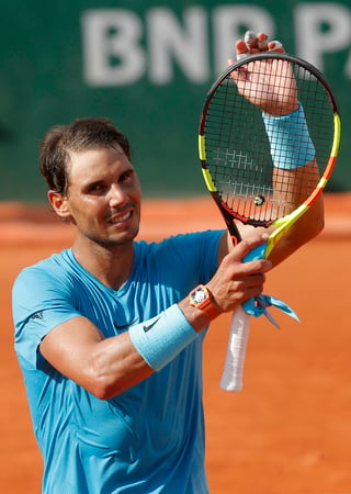 El tenista español Rafael Nadal celebra su victoria ante el argentino Guido Pella durante el partido de segunda ronda de Roland Garros. (EFE)