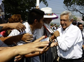 Especialistas en política recomiendan 'prudencia' a los empresarios ante un eventual triunfo de Andrés Manuel López Obrador, candidato de la coalición 'Juntos Haremos Historia'. (ARCHIVO)