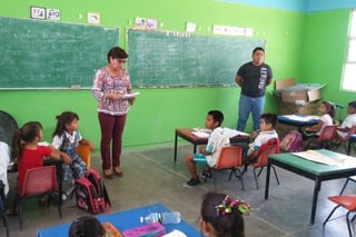 Piden apoyo. Estudiantes de Tlahualilo no la están pasando bien con el calor en sus escuelas. (EL SIGLO DE TORREÓN)