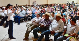 Región. Rocío Rebollo escuchó a familias del norte del estado. (CORTESÍA)