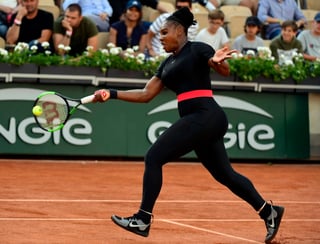 Serena Williams jugó su mejor partido del torneo y derrotó 6-3, 6-4 a Julia Georges, para avanzar así a los octavos de final, donde se medirá a la rusa Maria Sharapova. Serena y Sharapova chocarán en París