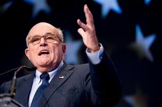 Poder. Rudy Giuliani dijo que Trump 'probablemente sí' tenga la facultad para ejercer el autoperdón. (AP)