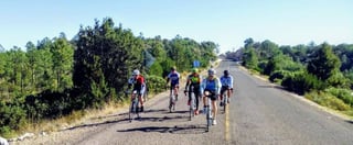 El desafío de cruzar a bordo de la bicicleta la sierra entre Durango y Mazatlán, fue completado por más de un centenar de deportistas. (Especial)