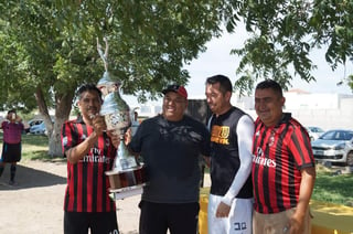 El Belmont FC, se convirtió en el campeón de la categoría Máster, dentro de la Liga Premier de Futbol de San Isidro. (EL SIGLO DE TORREÓN)