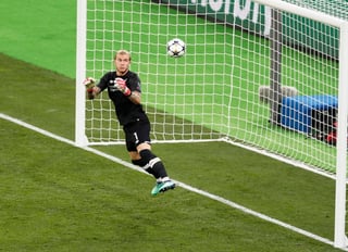 Karius falló en el primer gol del Real Madrid, obra de Benzema, así como en el tercer tanto del equipo madrileño, del galés Gareth Bale, que firmó el definitivo 3-1.