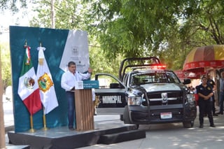 Seguridad. El gobernador Miguel Riquelme Solís entregó patrullas al cuerpo de seguridad de Nava.