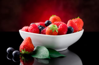 Los frutos rojos ayudan a la prevención y tratamiento contra el cáncer ya que contienen gran cantidad de antioxidantes y compuestos bioactivos. (ARCHIVO)   
