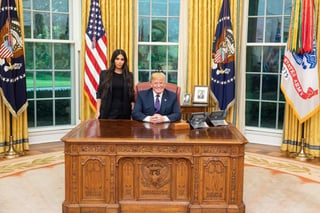 Agradecida. Kim Kardashian se mostró agradecida con Trump y con su yerno Jared Kushner por acceder a su petición.  (ESPECIAL)