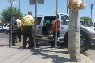 Fallecida. Joven mujer pierde la vida en su camioneta antes de llegar al hospital de Gómez Palacio. (EL SIGLO DE TORREÓN)