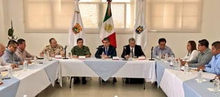 El gobernador Miguel Riquelme encabezó la reunión en la que se acordaron diversas acciones en materia de seguridad. (ESPECIAL) 