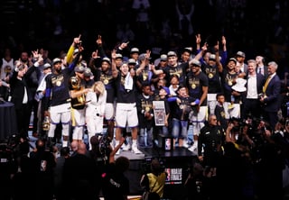 Los Warriors de Golden State consiguieron el viernes su tercer título de la NBA en las últimas cuatro temporadas. (Fotografía de EFE)