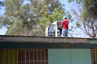 Reparación. Escuelas de Lerdo reciben apoyo para poder reparar o reconstruir sus aparatos de aire.