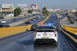 Recorridos. Los patrulleros de la dirección de Tránsito realizan vigilancia permanente en ambos sentidos de la vialidad.