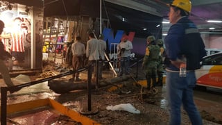 En la colonia Altamira, en el centro comercial Plaza Patria, se inundaron 25 locales comerciales, 168 vehículos y un paso a desnivel donde el agua alcanzó 1.5 metros de altura. (NOTIMEX)