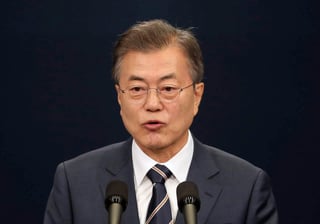 Moon y el primer ministro surcoreano, Lee Nak-yon, se mostraron especialmente conmovidos por las imágenes. (ARCHIVO)