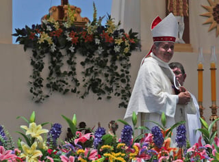 Se va. El obispo de Osorno, Juan Barros, acusado por las víctimas de ser encubridor de Karadima, renunció. (AP)