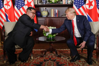 Amistad. En todo momento en la cumbre entre Kim Jong-un y Donald Trump se mantuvo el ambiente de cordialidad. (AP)