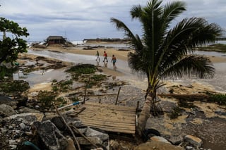 Bud perderá fuerza durante las próximas horas y se degradará a huracán categoría 3 durante la tarde de este martes a 355 kilómetros al suroeste de Cabo Corrientes, Jalisco, pronosticó el Servicio Meteorológico Nacional (SMN). (EFE)