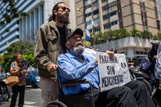 Pacientes con Parkinson protestan en Caracas. (EFE)