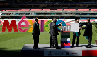 En febrero, en el estadio Azteca, se llevó a cabo la entrega de garantías del Gobierno federal para oficializar la candidatura mexicana al Mundial de la FIFA 2026. (EFE)
