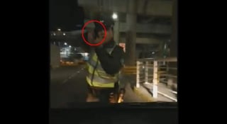 El conductor grabó con su celular el momento del incidente (INTERNET) 