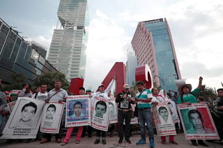  Un tribunal federal publicó tres resoluciones en las que concedió el amparo a tres de los imputados por la desaparición de los normalistas de Ayotzinapa y en las que ordenó la creación de una comisión de la verdad para investigar el caso. (ARCHIVO)