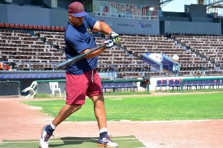 El cubano Bárbaro Cañizares es uno de los peloteros que están trabajando su swing desde días atrás. (Especial)