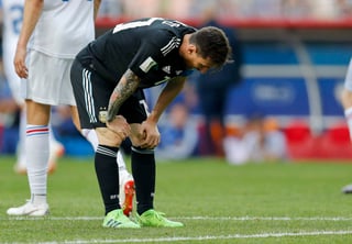 Messi no pudo rescatar el partido al fallar penal al final del encuentro. (AP) 