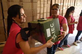 Elecciones. Paquetes electorales, llegan a Torreón para la jornada electoral del 1 de julio, donde se elegirá a quien gobernará el municipio por tres años.