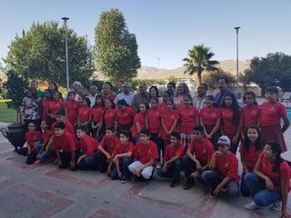 Preparados. Estos son los niños y niñas de la región Lagunera que fueron a Saltillo a participar en la etapa estatal. (CORTESÍA)