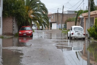 Prevención. Buscan hacer obras de drenaje pluvial antes de que los sorprendan las lluvias. (ARCHIVO)