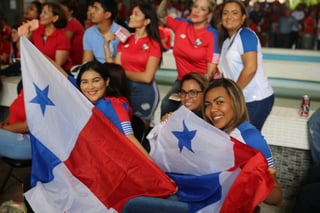 La ciudad panameña se paralizó ayer por más de 90 minutos para ver a su selección en su debut mundialista. No decae el ánimo ni con la derrota