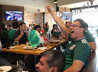 Ganaron.Como en todo el país, los mexicanos disfrutaron la final del futbol con ricos desayunos. (ARCHIVO) 