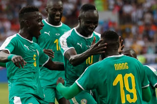 Niang puso el segundo gol para que los africanos se quedaran con los primeros tres puntos del Mundial.