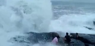 Turista muere al ser arrastrado hacia las rocas por el mar
