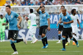 Un gol de Suárez mantiene al frente a Uruguay,