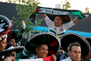 Los mexicanos siempre dan de qué hablar en la Copa del Mundo, aunque no precisamente por grandes actuaciones en la cancha. (ARCHIVO)