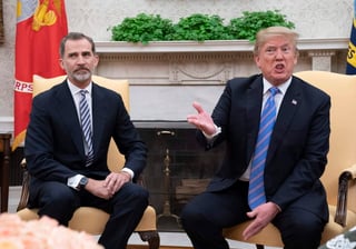 El Ministerio de Asuntos Exteriores español y la Casa Blanca han emitido esta tarde sendos comunicados sobre el encuentro celebrado en el Despacho Oval entre ambos jefes de Estado al término de la gira de los Reyes por Estados Unidos. (EFE)