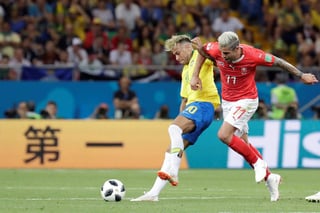 De acuerdo con la CBF, la FIFA no abordó específicamente las jugadas que motivaron la queja de Brasil: un empujón en el área que no se marcó antes del gol de Suiza que significó el empate 1-1, y un supuesto penal sobre Gabriel Jesús. (ARCHIVO)