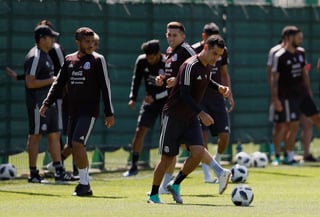 El defensa mexicano Rafael Márquez durante el entrenamiento de la Selección Mexicana, que se prepara para su segundo partido en el Mundial. (AP)