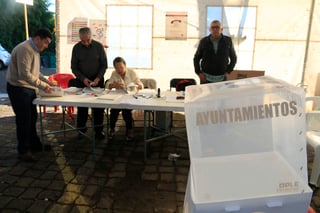 El Instituto Nacional Electoral (INE) invitó a la ciudadanía a ubicar con antelación el lugar donde se instalará la casilla donde les corresponde emitir su voto el próximo 1 de julio. (ARCHIVO)
