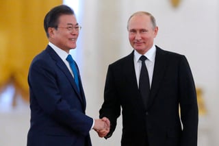 Acordaron estrechar la cooperación bilateral y continuar los esfuerzos para lograr la desnuclearización de la península coreana. (AP)
