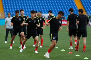 Los jugadores de Corea del Sur durante un entrenamiento del Mundial en Rostov. (AP)