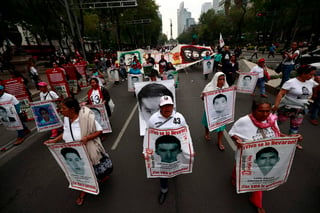 Cuando se refiere al tema de los 43 estudiantes normalistas desaparecidos de Ayotzinapa, Guerrero, se pide en una de las actividades que los alumnos realicen una búsqueda de información de lo ocurrido a partir de 2014. (EFE)