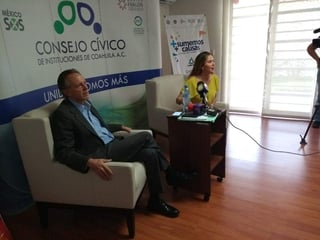 En su visita a Saltillo, José Antonio Polo, director de la evaluadora, manifestó que en los registros oficiales en Coahuila aún había 28 millones de pesos del año 2015 que no se habían ejercido.