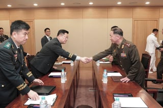Reunión. Se trata de la primera reunión intercoreana a nivel de coroneles en más de siete años. (AP)