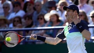 Andy Murray derrotó sin problemas 6-1, 6-3 a Stanislas Wawrinka. Andy Murray vuelve a ganar casi un año después