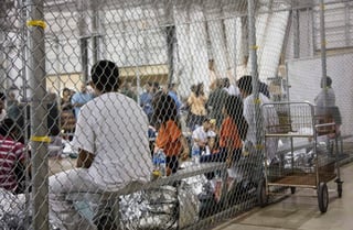 México llevará el viernes al Consejo Permanente de la Organización de Estados Americanos (OEA) una resolución para condenar la 'cruel', 'inhumana' e 'injustificada' separación de familias inmigrantes en la frontera, anunció hoy el canciller mexicano, Luis Videgaray. (AP)