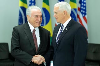 Primera escala. Pence llegó a Brasilia, donde debatió con Temer la situación de Venezuela y de los hijos de inmigrantes brasileños. (EFE)