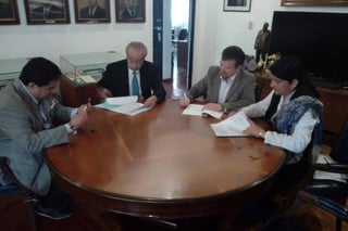 Evento. Omar Lozano, rector de la UAL y Lourdes Almanza, presidenta del CESISU Hispanohablantes, signaron el convenio. (CORTESÍA)